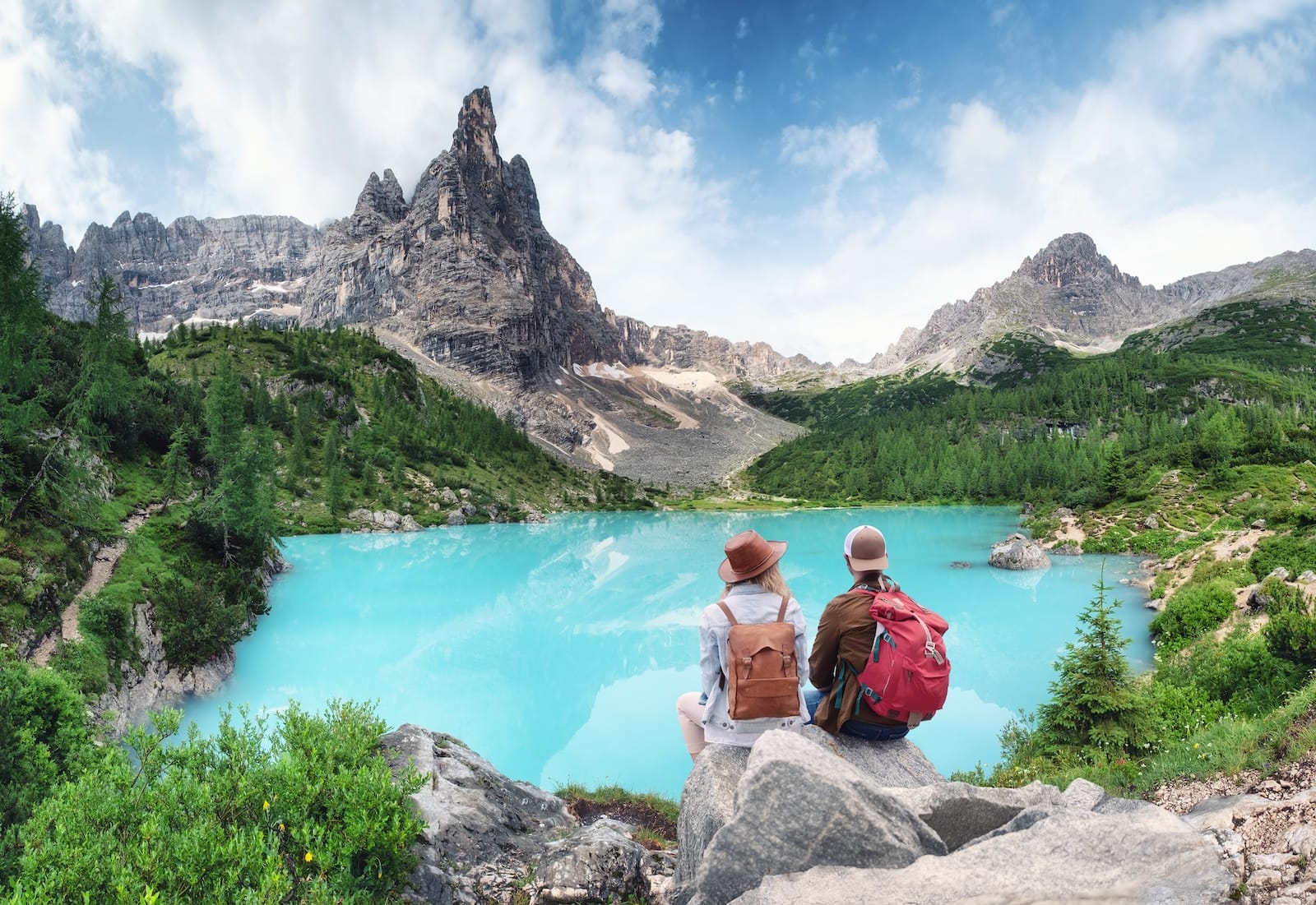 tourist-and-sorapis-lake-in-the-italy-travel-and-2025-03-09-19-38-58-utc tourist-and-sorapis-lake-in-the-italy-travel-and-2025-03-09-19-38-58-utc